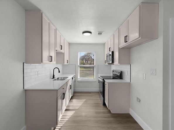 2933  Lucinda Lane , Fort Worth Texas 76119