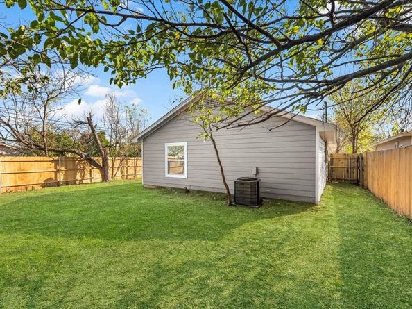 2933  Lucinda Lane , Fort Worth Texas 76119