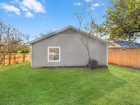 2933  Lucinda Lane , Fort Worth Texas 76119