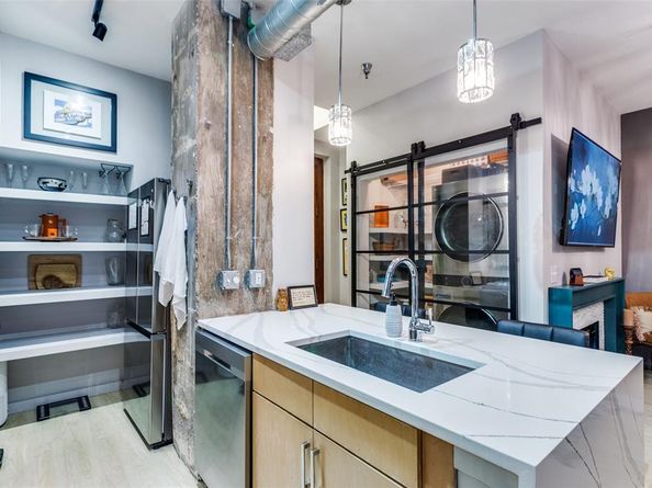 221 W Lancaster Avenue  2001, Fort Worth Texas 76102