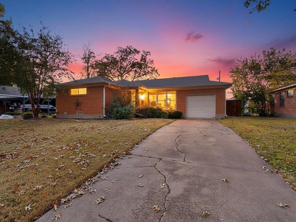 1411  Oriole Lane , Garland Texas 75042