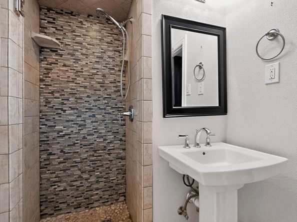 1411  Oriole Lane , Garland Texas 75042