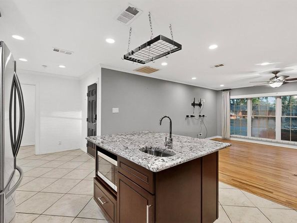 1411  Oriole Lane , Garland Texas 75042