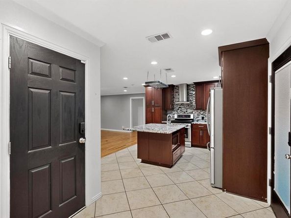 1411  Oriole Lane , Garland Texas 75042