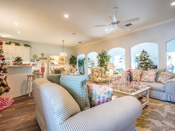 300 E REDBUD Lane , Lancaster Texas 75146