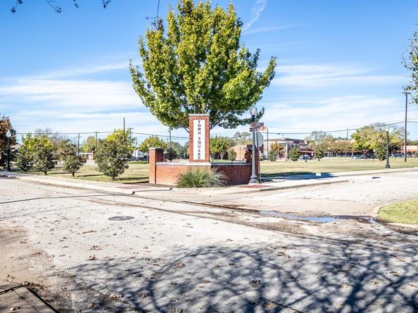 300 E REDBUD Lane , Lancaster Texas 75146