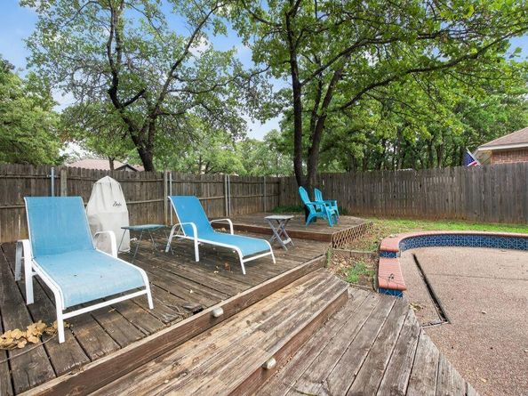 420  Meadowcrest Drive , Azle Texas 76020