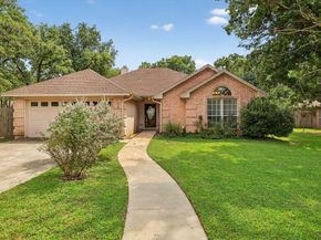 420  Meadowcrest Drive , Azle Texas 76020