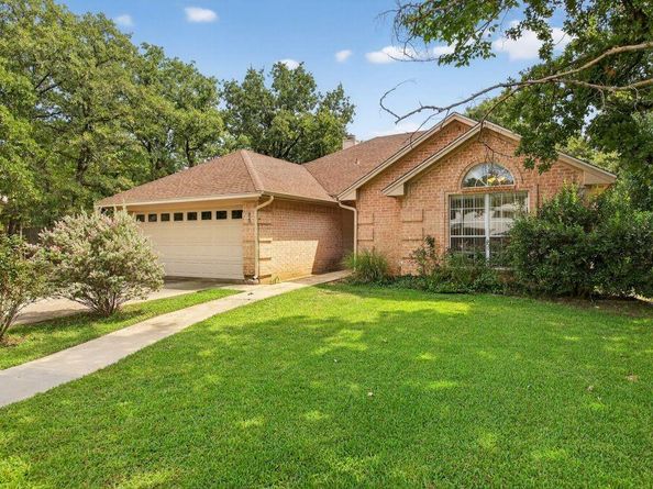 420  Meadowcrest Drive , Azle Texas 76020