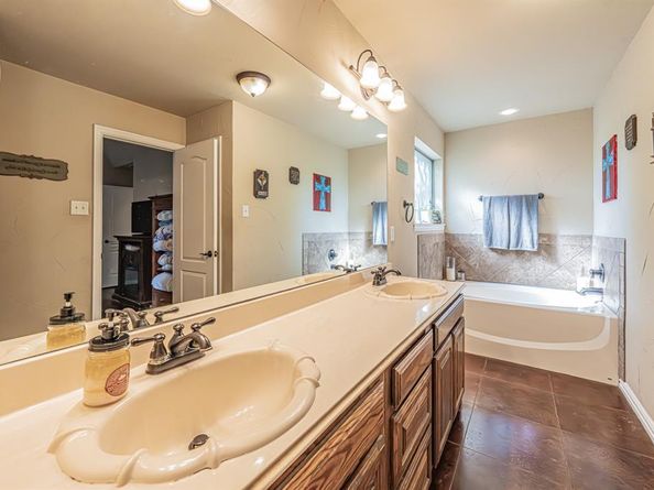 800  Stella Mae Drive , Fort Worth Texas 76028