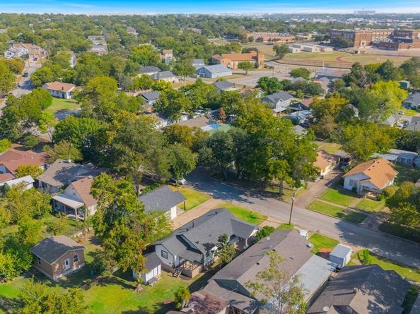 1811  Denver Avenue , Fort Worth Texas 76164