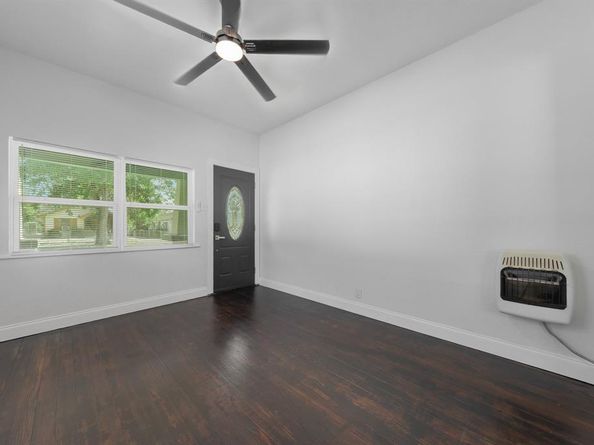 1811  Denver Avenue , Fort Worth Texas 76164