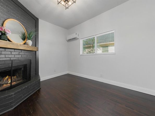 1811  Denver Avenue , Fort Worth Texas 76164