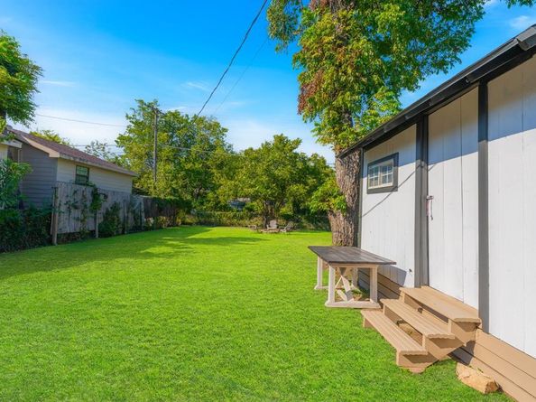 1811  Denver Avenue , Fort Worth Texas 76164