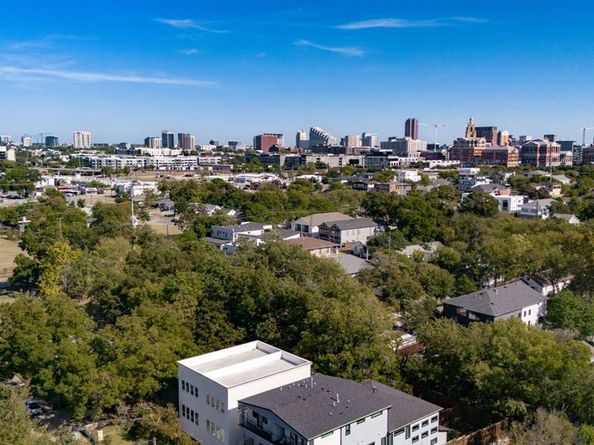 2320  Arroyo Avenue , Dallas Texas 75219