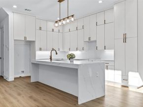 2320  Arroyo Avenue , Dallas Texas 75219