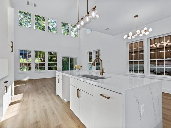 2320  Arroyo Avenue , Dallas Texas 75219