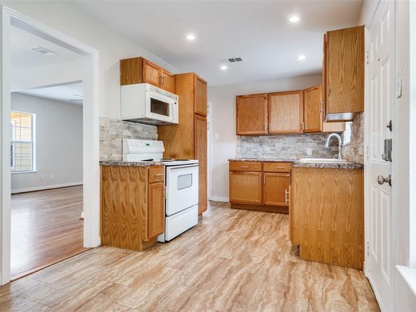 1109  Parkway Drive , Garland Texas 75040
