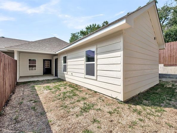1110  College Street  2, Grand Prairie Texas 75050