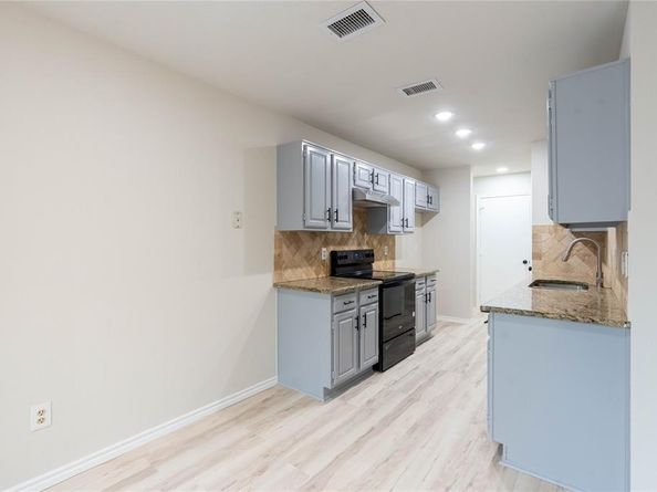2422  Sword Drive , Garland Texas 75044