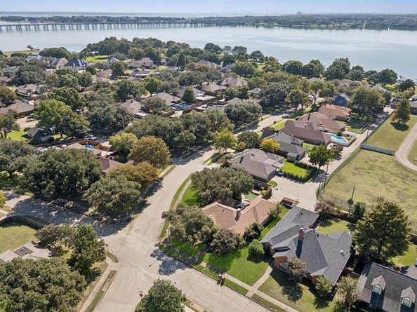 3718  Thornhill Way , Rowlett Texas 75088