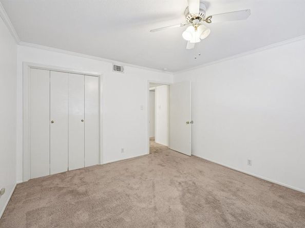 1401  Forest Edge Drive  21, Arlington Texas 76013