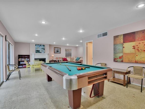 1401  Forest Edge Drive  21, Arlington Texas 76013