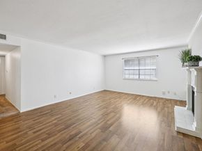 1401  Forest Edge Drive  21, Arlington Texas 76013