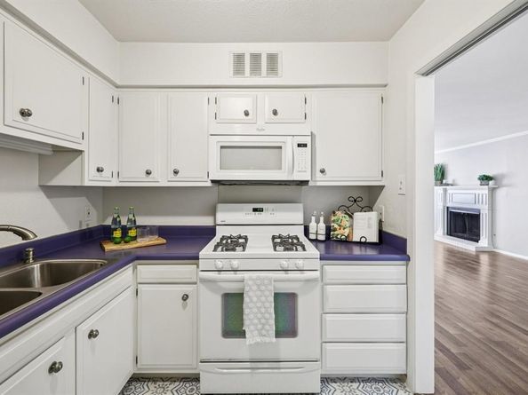 1401  Forest Edge Drive  21, Arlington Texas 76013