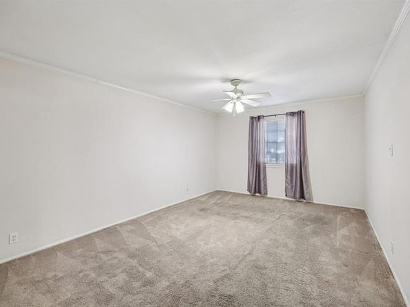 1401  Forest Edge Drive  21, Arlington Texas 76013