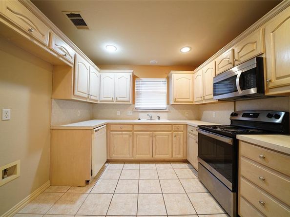 5700  Roundup Trail , Arlington Texas 76017