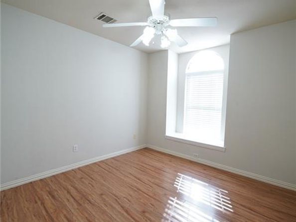 5700  Roundup Trail , Arlington Texas 76017