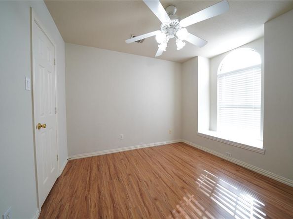 5700  Roundup Trail , Arlington Texas 76017