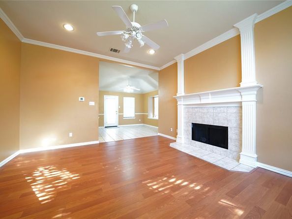 5700  Roundup Trail , Arlington Texas 76017