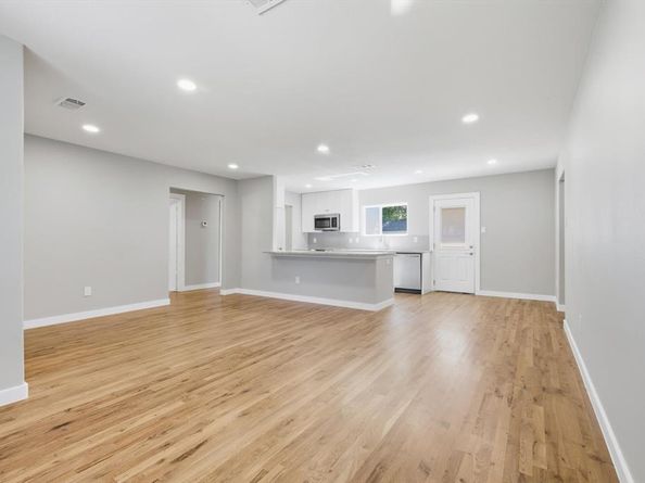 2300  Cunningham Street , Irving Texas 75062