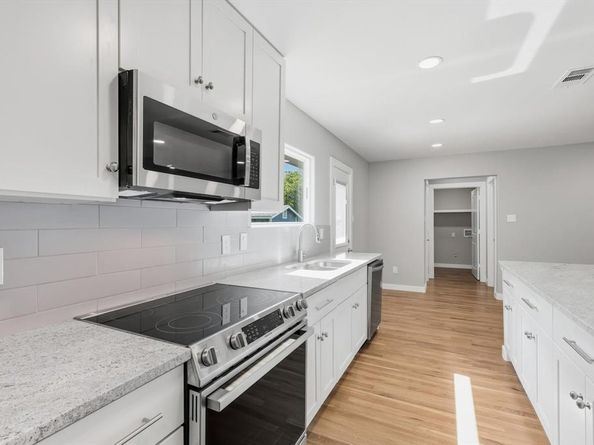 2300  Cunningham Street , Irving Texas 75062