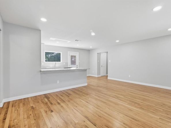 2300  Cunningham Street , Irving Texas 75062