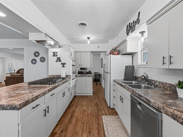 1711  Barton Drive , Arlington Texas 76010