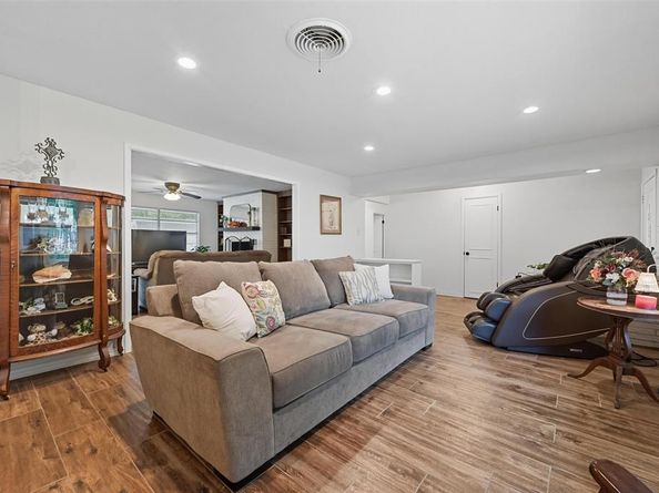 1711  Barton Drive , Arlington Texas 76010