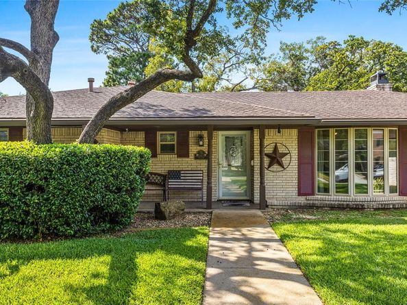 1012  Walnut Drive , Arlington Texas 76012