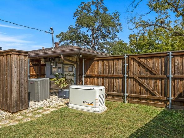 1012  Walnut Drive , Arlington Texas 76012