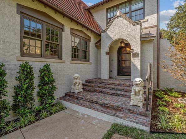 2336  Medford Court E, Fort Worth Texas 76109