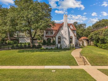 2336  Medford Court E
