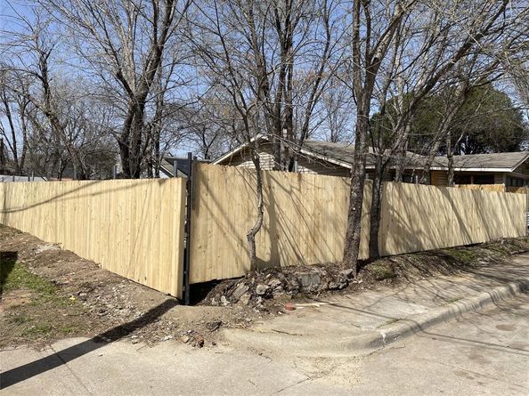 1136 E Leuda Street , Fort Worth Texas 76104