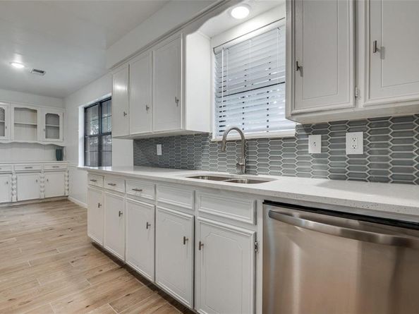 6115  Red Bird Court , Dallas Texas 75232