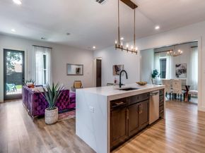 2146  Roanoke Avenue , Dallas Texas 75235