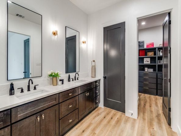 2146  Roanoke Avenue , Dallas Texas 75235