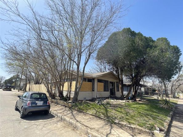 1136 E Leuda Street , Fort Worth Texas 76104