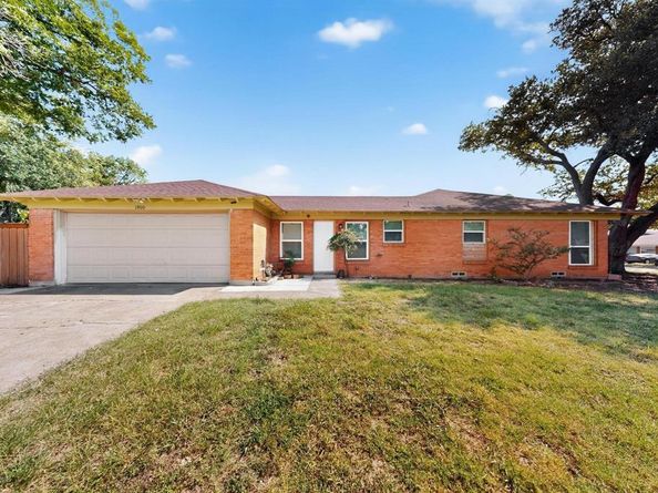 1900  Hilltop Drive , Garland Texas 75042