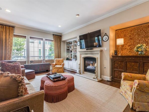 2703  Welborn Street , Dallas Texas 75219